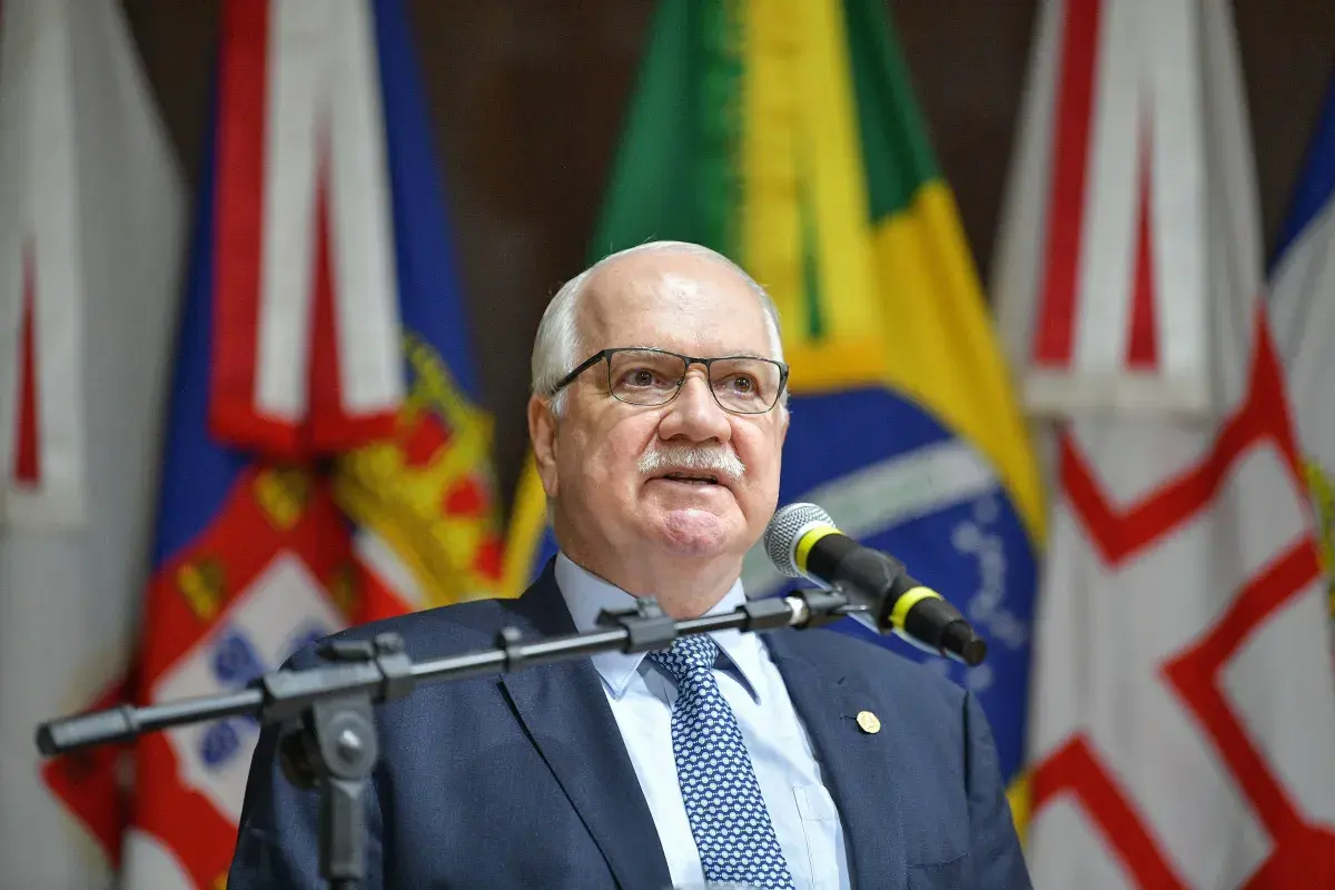 Fachin diz que analisará fatos envolvendo Moraes e anunciará medidas