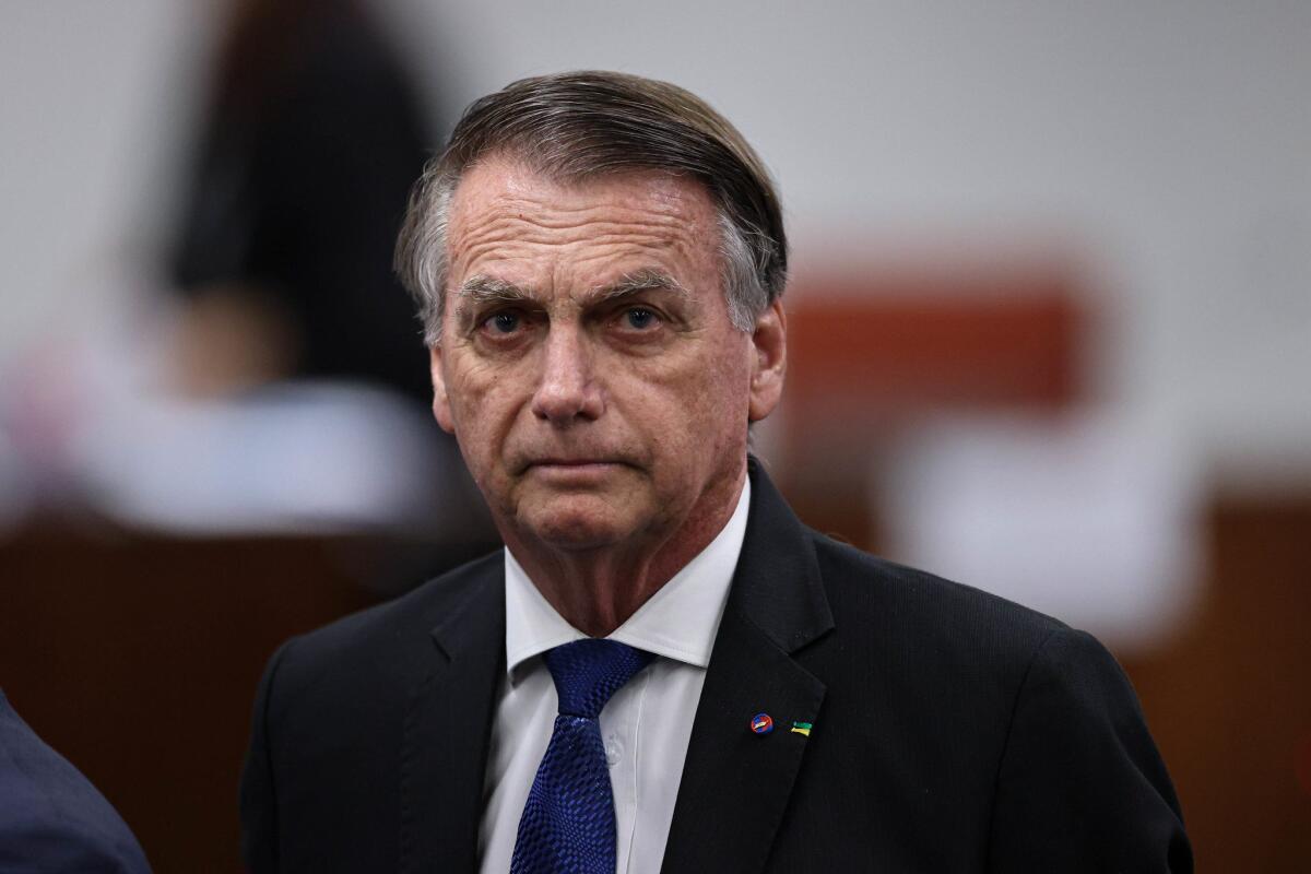 Ministros do STF pressionam Moraes para analisar lei que pode reduzir pena de Bolsonaro