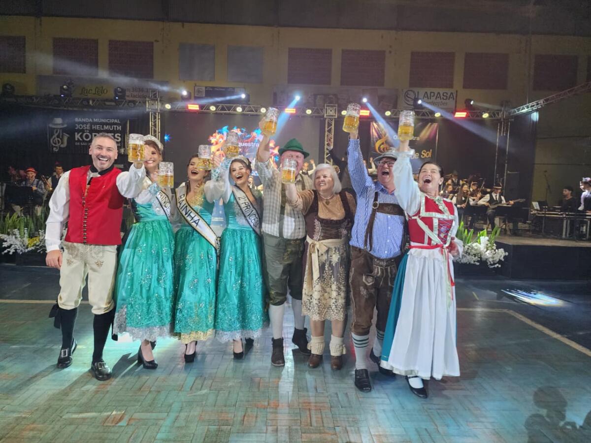 Público prestigia espetáculo de abertura da 16ª Deutsche Woche