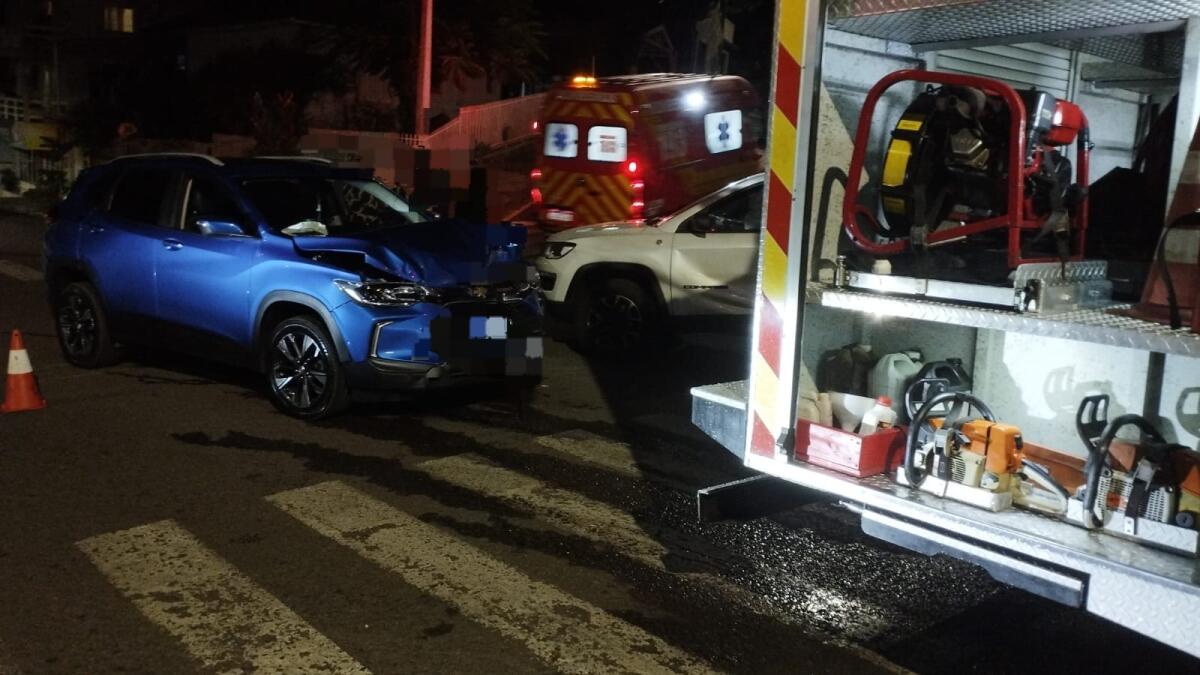 Mulher fica ferida em colisão entre carros em Itapiranga