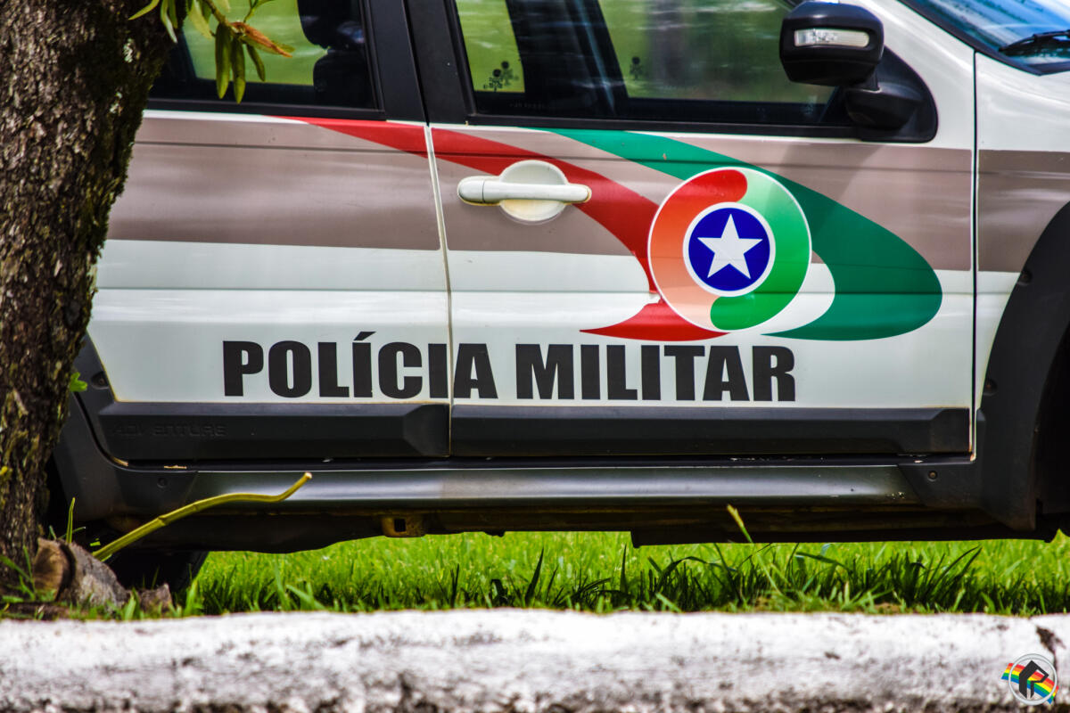 Homem é preso por suspeita de agredir companheira em Descanso