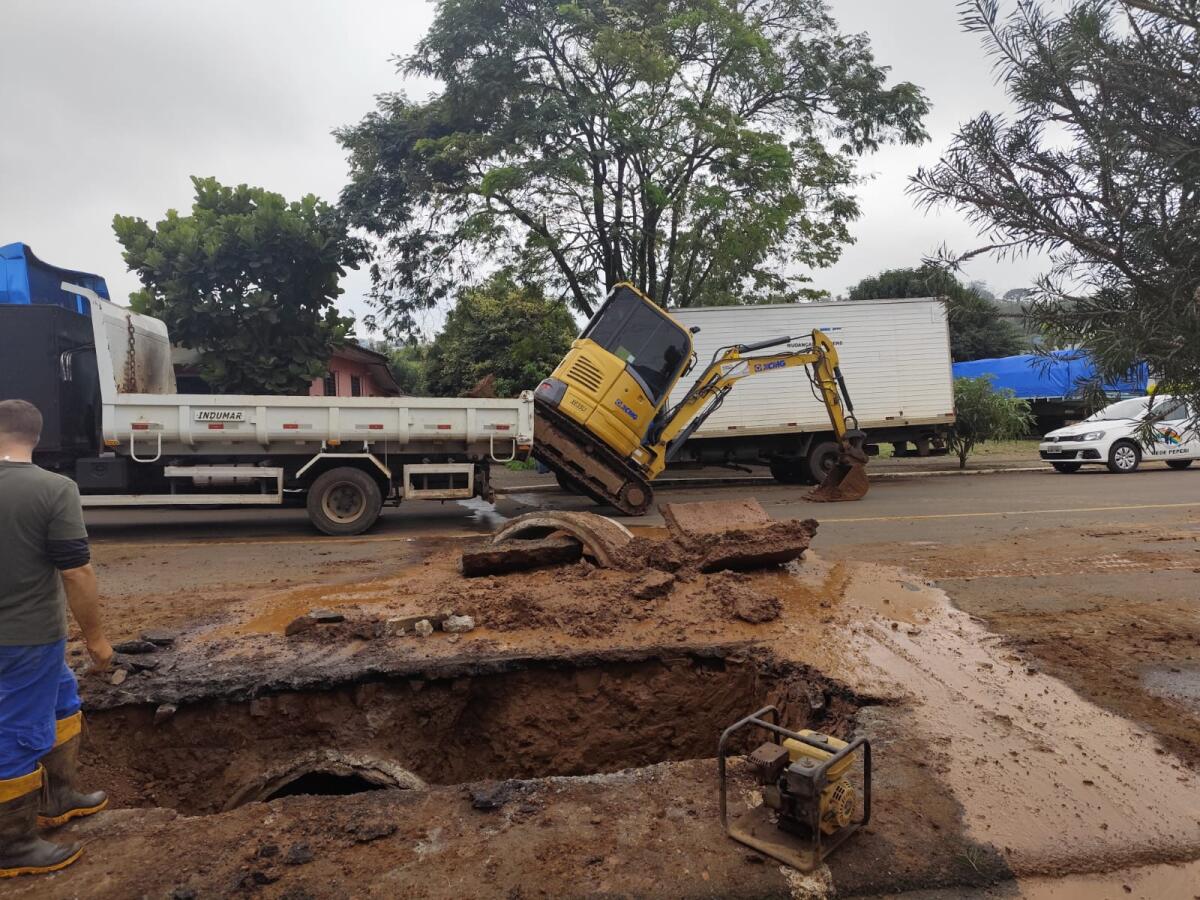 Vazamentos no Centro de São José do Cedro entram em fase de reparo final