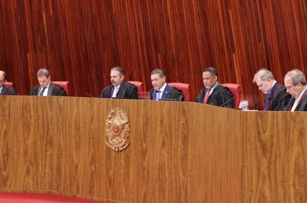 TSE mantém remoção de posts com informação falsa sobre Flávio e Nossa Senhora Aparecida