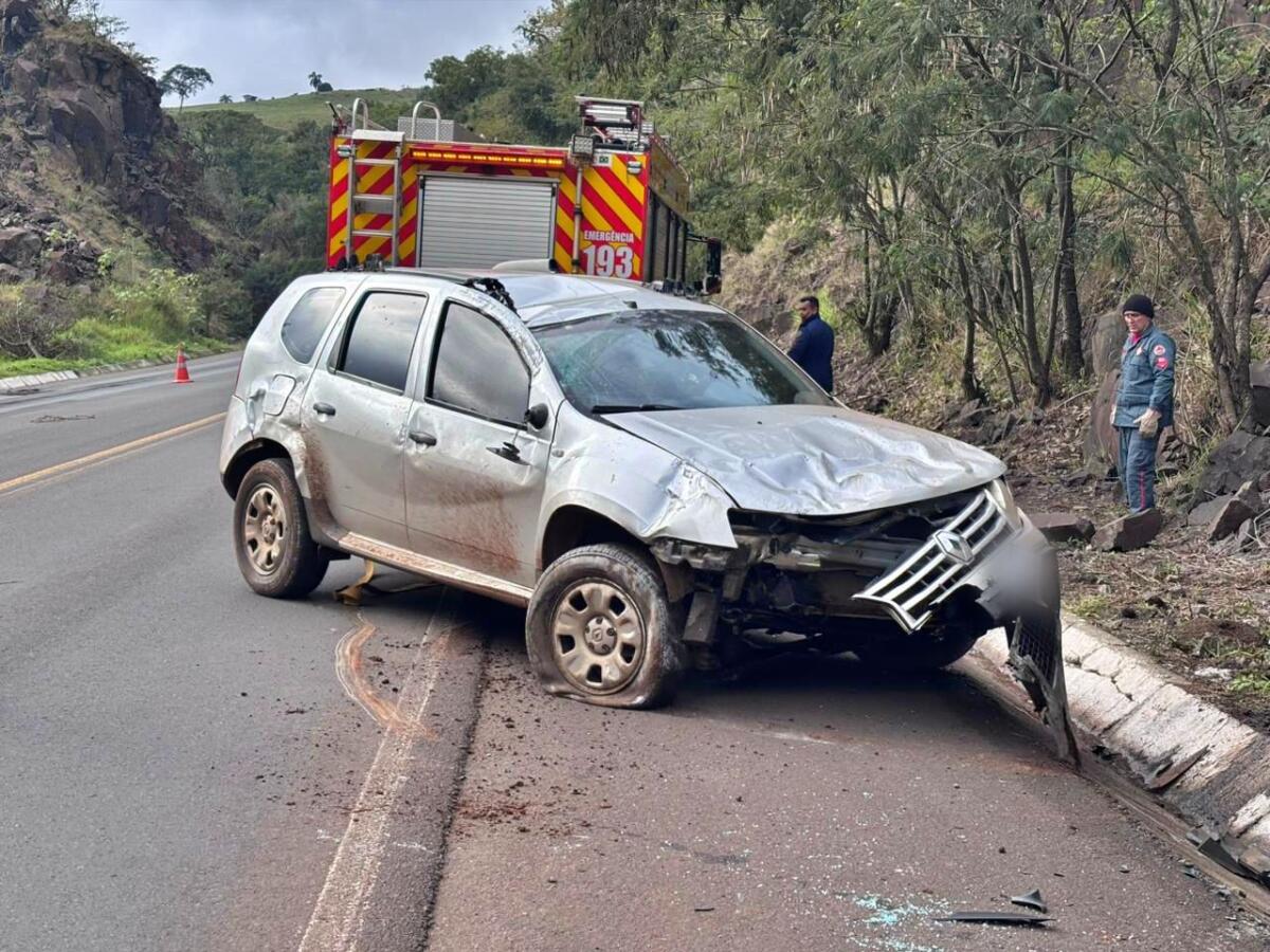 Motorista fica ferido em saída de pista na BR-282