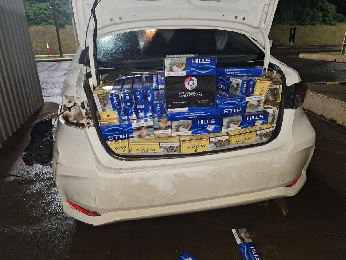 Carro com cigarros e drogas bate durante fuga em SMO