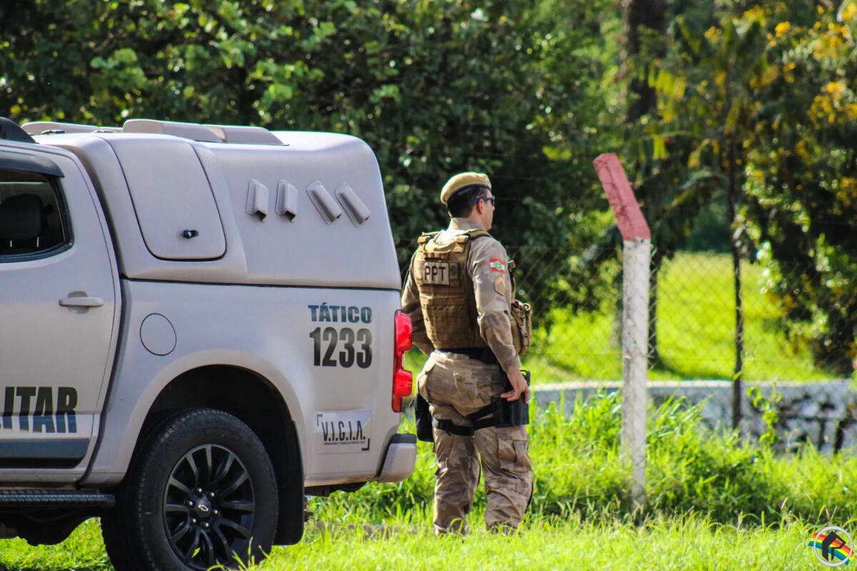 Abordagem no interior termina com prisão e apreensão de mercadoria irregular em SMO