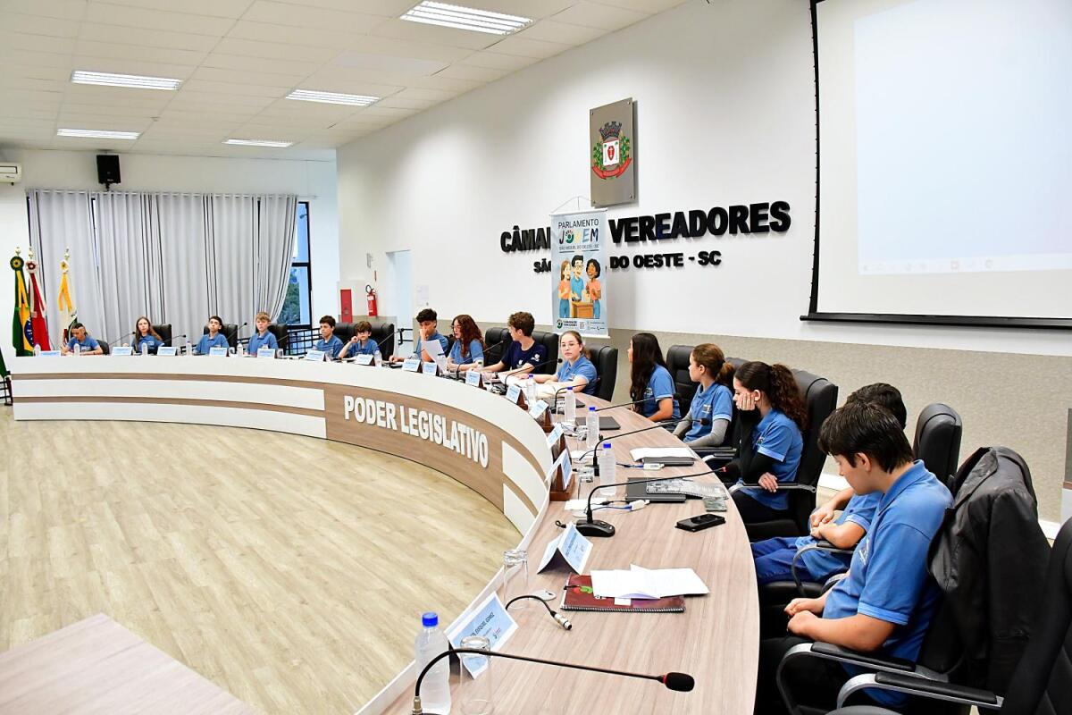Parlamento Jovem apresenta pedidos nas áreas de trânsito, educação e tecnologia em SMO
