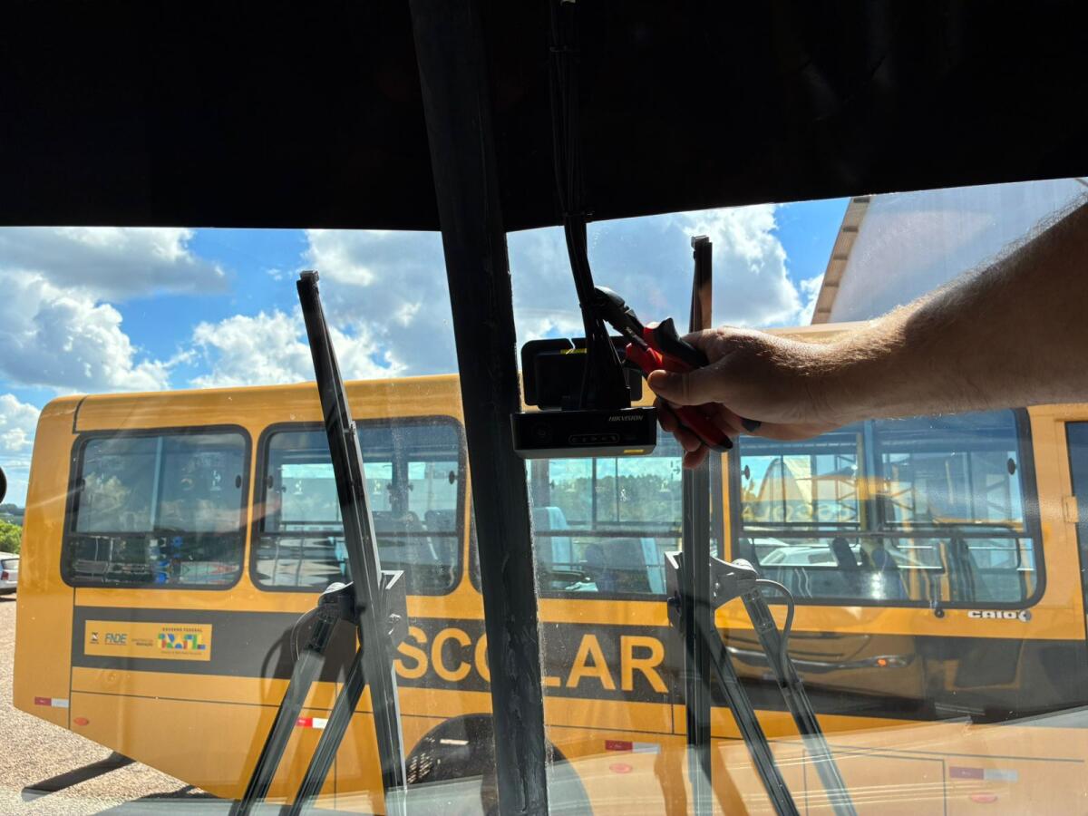 Secretaria de educação de Iporã Do Oeste implanta câmeras e rastreamento em ônibus do transporte escolar