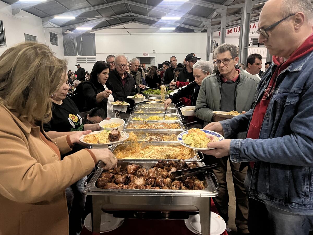 25º Jantar italiano da APAE reúne mais de 600 pessoas em São Miguel do Oeste