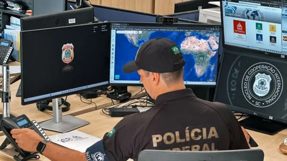 Foragidos por terrorismo e roubo são presos em SC após inclusão na lista vermelha da Interpol