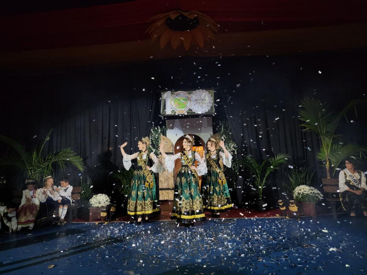 Espetáculo abre 47ª Oktoberfest em Itapiranga