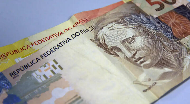 Brasileiros retiram R$ 39,3 bilhões da poupança no primeiro semestre de 2026