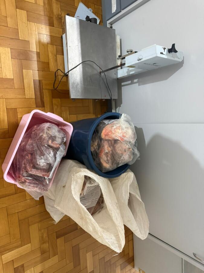 Operação contra furto de gado resulta na apreensão de armas e carnes suspeitas em SMO