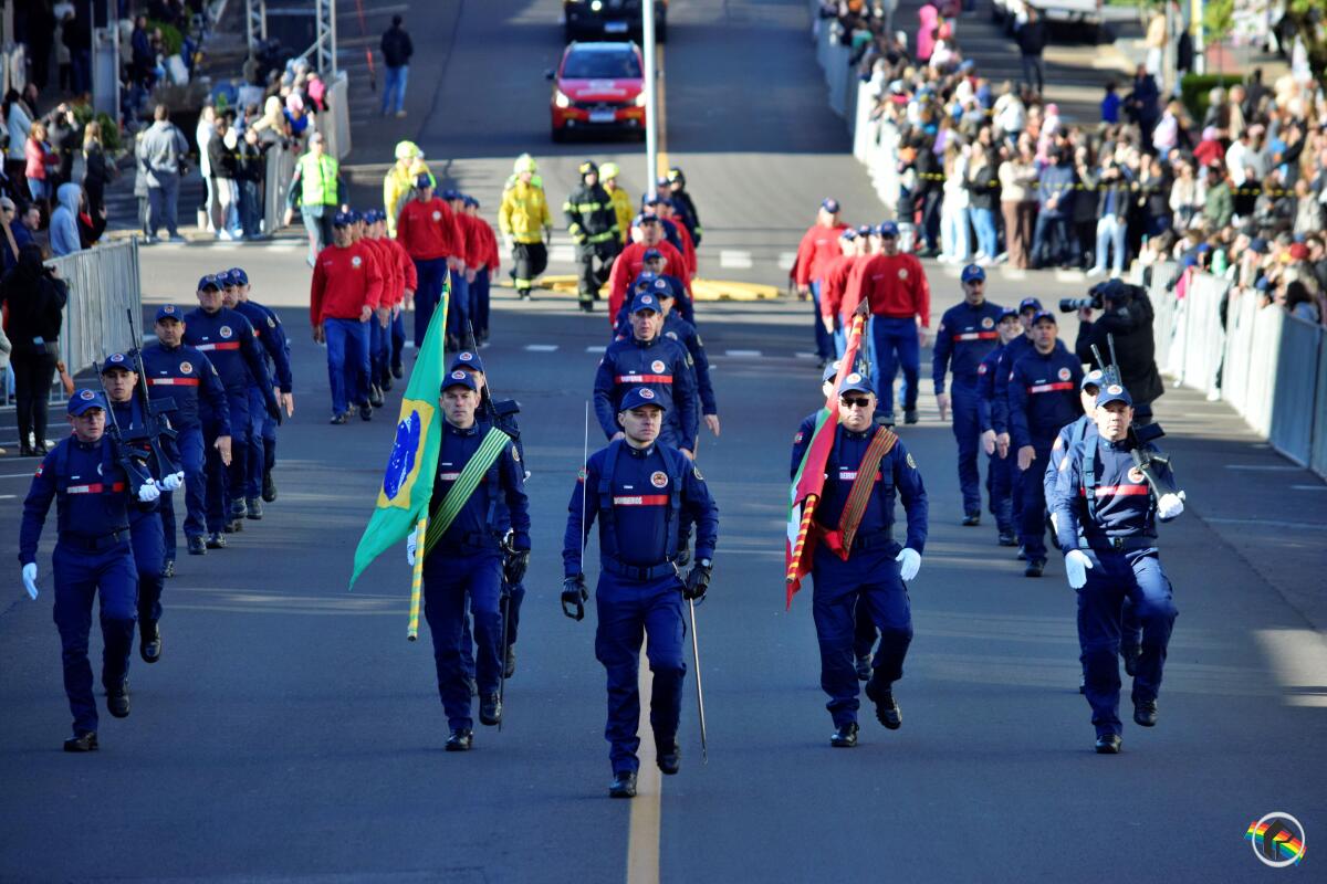 Desfile de 7 de Setembro reúne cerca de 5 mil pessoas em São Miguel do Oeste; confira as fotos
