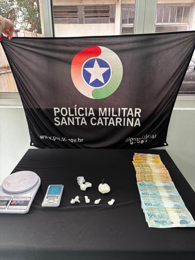 PM apreende cocaína e prende envolvidos por tráfico em SMO