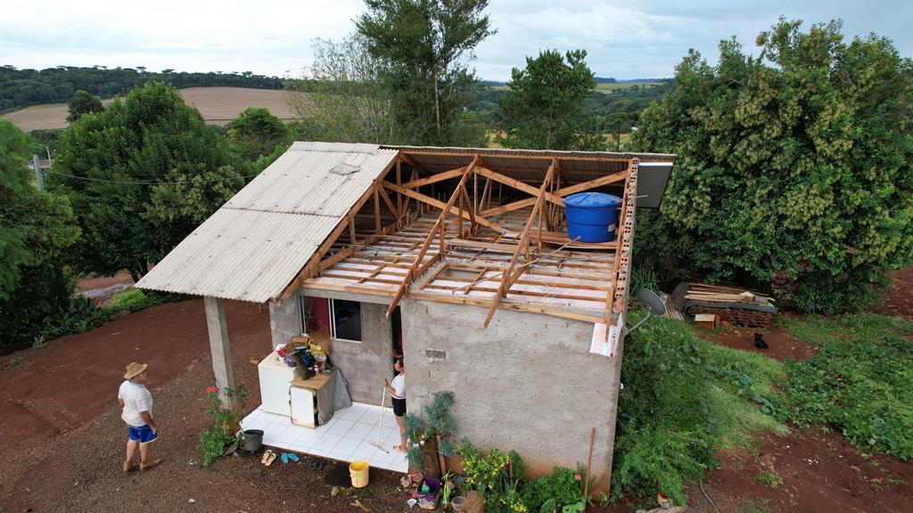 Imagens aéreas mostram danos causados por temporal em São Domingos