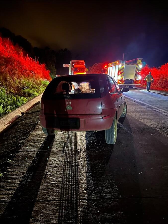Colisão frontal entre dois carros deixa três pessoas feridas na SC-163, em Dionísio Cerqueira