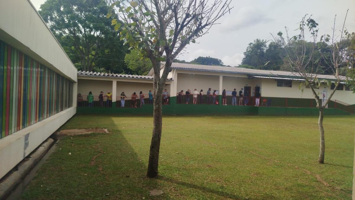 Justiça Eleitoral mantém votação tranquila e orienta eleitores a procurar as urnas antes das 17h