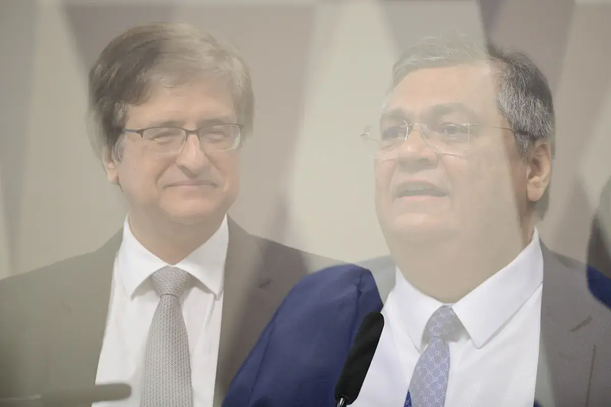 Dino bloqueia bens de Valdemar e Eduardo Cunha apesar de parecer contrário da PGR