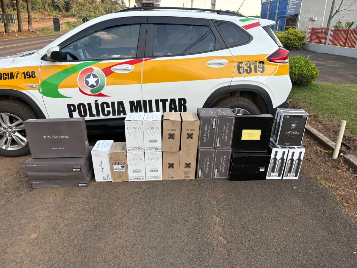 Homem é flagrado com 142 garrafas de vinho durante abordagem em Palma Sola