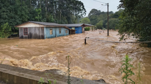 Temporais atingem 37 municípios e sete decretam situação de emergência em SC