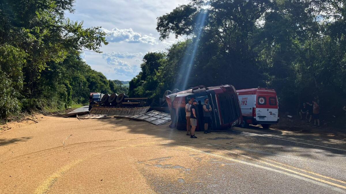 Moradora de Descanso morre após acidente com carreta na BR-282 em Iraceminha