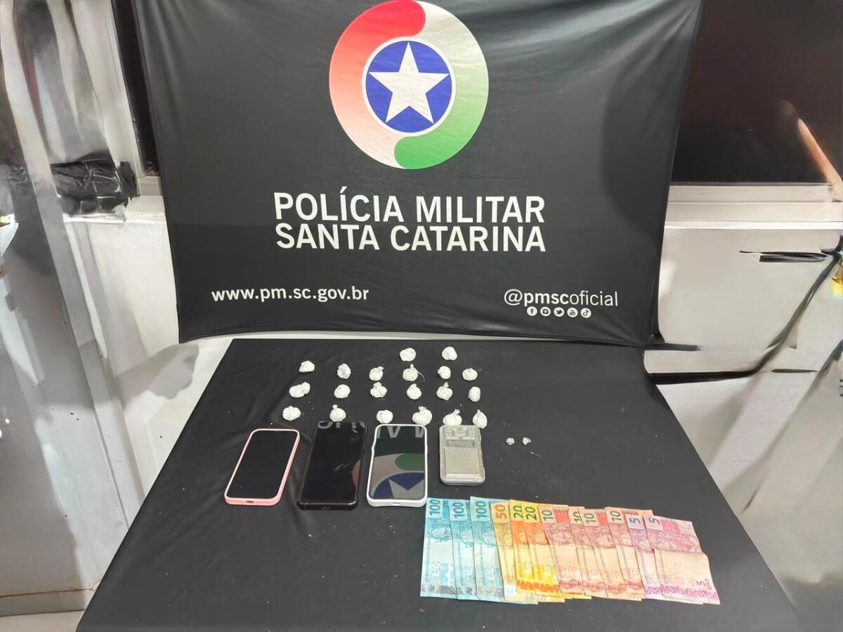 Casal de 19 anos é preso com cocaína e crack em SMO