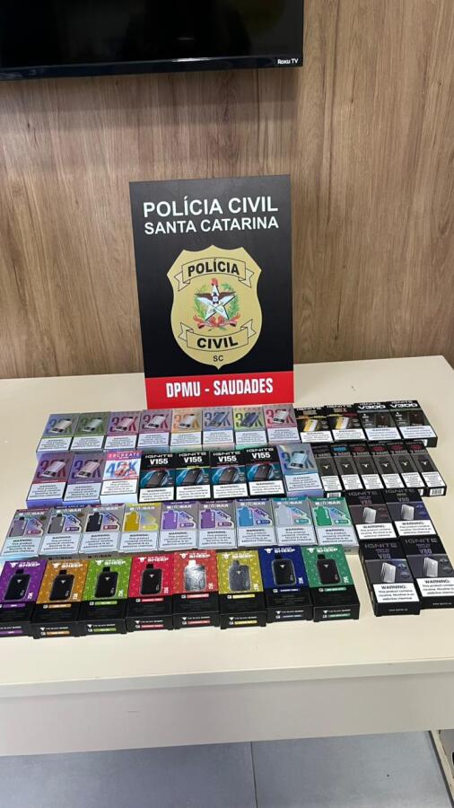Polícia Civil apreende cigarros eletrônicos em investigação sobre venda para adolescentes em Saudades
