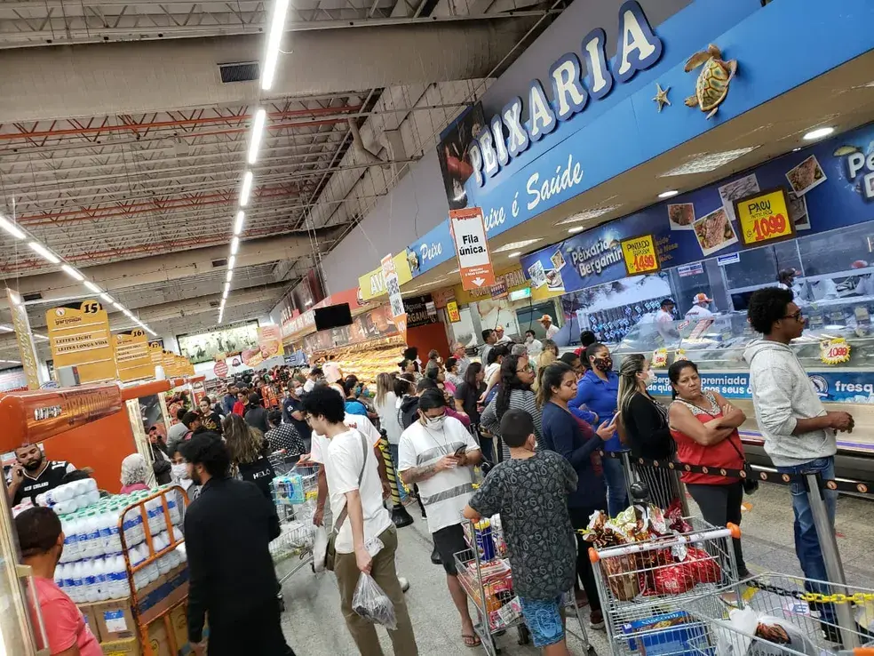 Governo assina acordo que regulamenta funcionamento do comércio em feriados