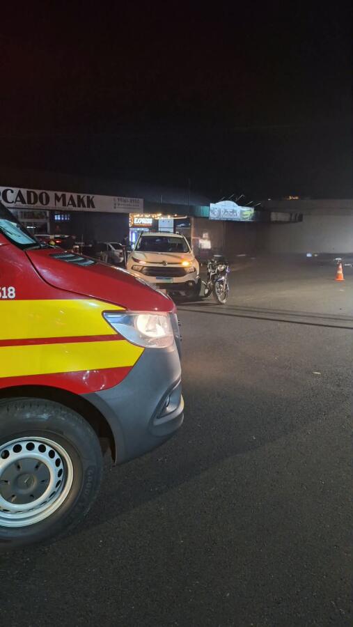 Motociclista fica ferido após colisão com carro no Centro de São José do Cedro