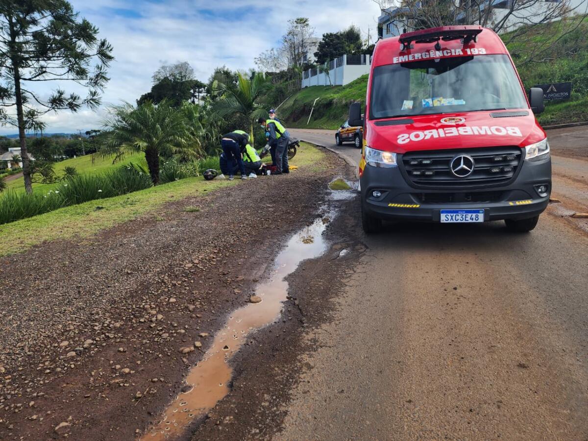 Homem fica ferido em queda de moto na ITG-070