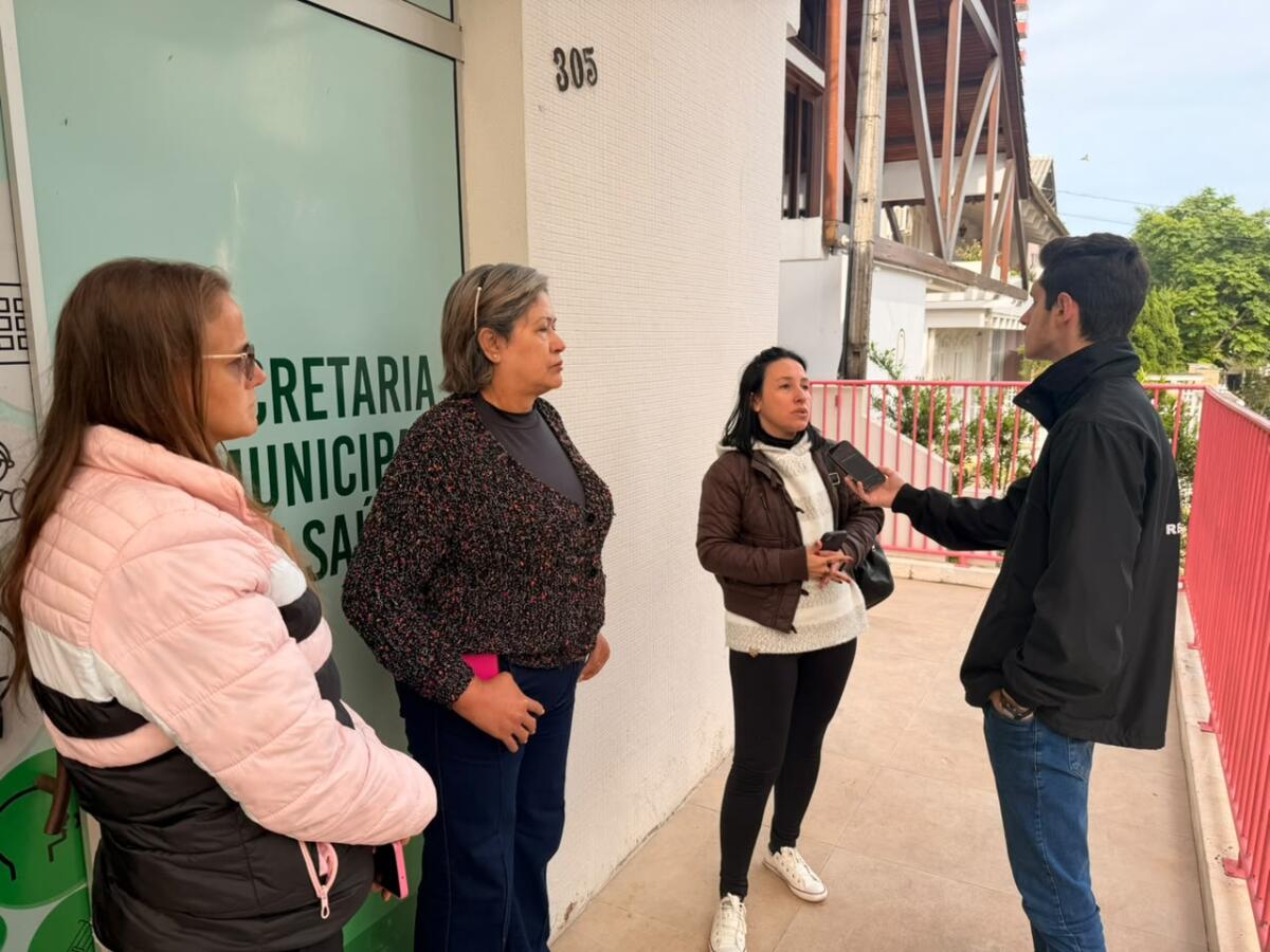 Pacientes aguardam transporte após erro em horário informado pela Saúde de SMO