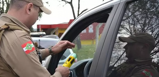 Mais de 3,6 mil motoristas recusaram teste do bafômetro nas rodovias estaduais de SC