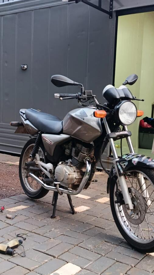 Motocicleta é furtada de garagem no bairro Salete, em SMO