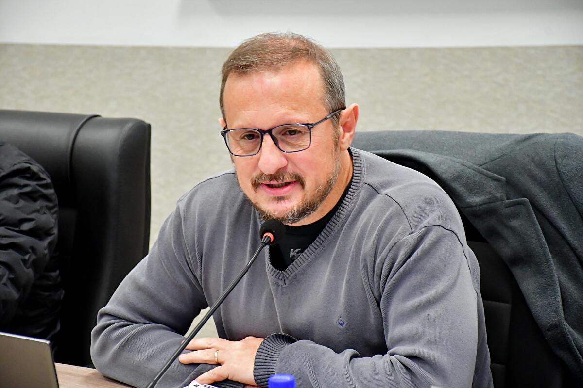 Vereador propõe medidas para evitar contramão em rua de SMO