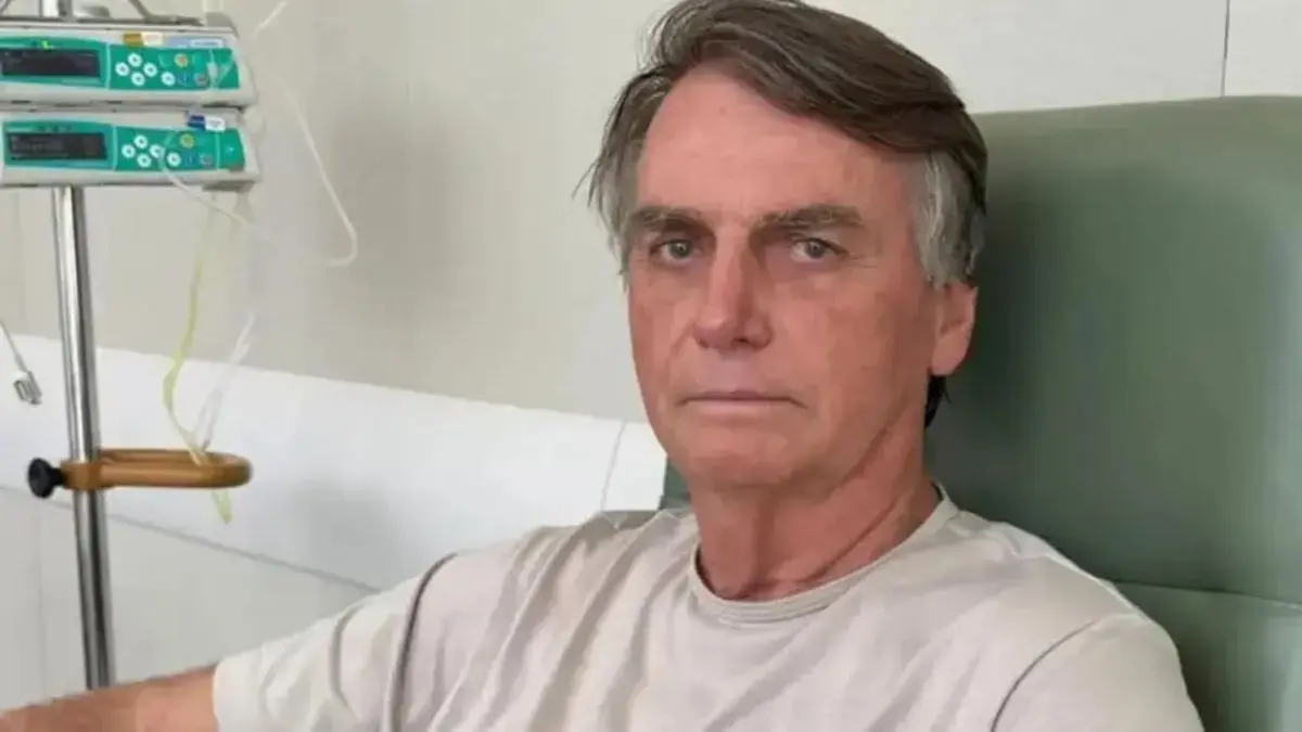 Novo relatório de médicos de Bolsonaro indica necessidade de cirurgia por dor e limitação