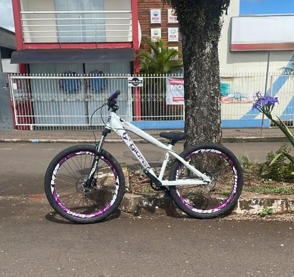 Bicicleta é furtada de residência no centro de Dionísio Cerqueira