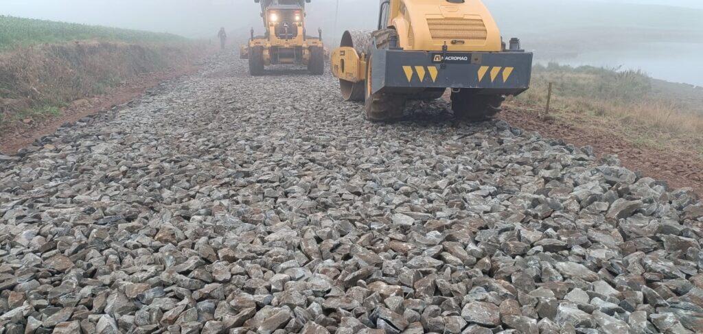 Obras de asfaltamento seguem em execução no interior de Barra Bonita