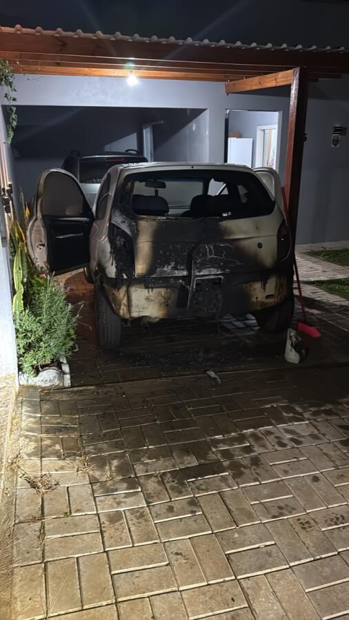Polícia suspeita de incêndio criminoso em veículo em Dionísio Cerqueira