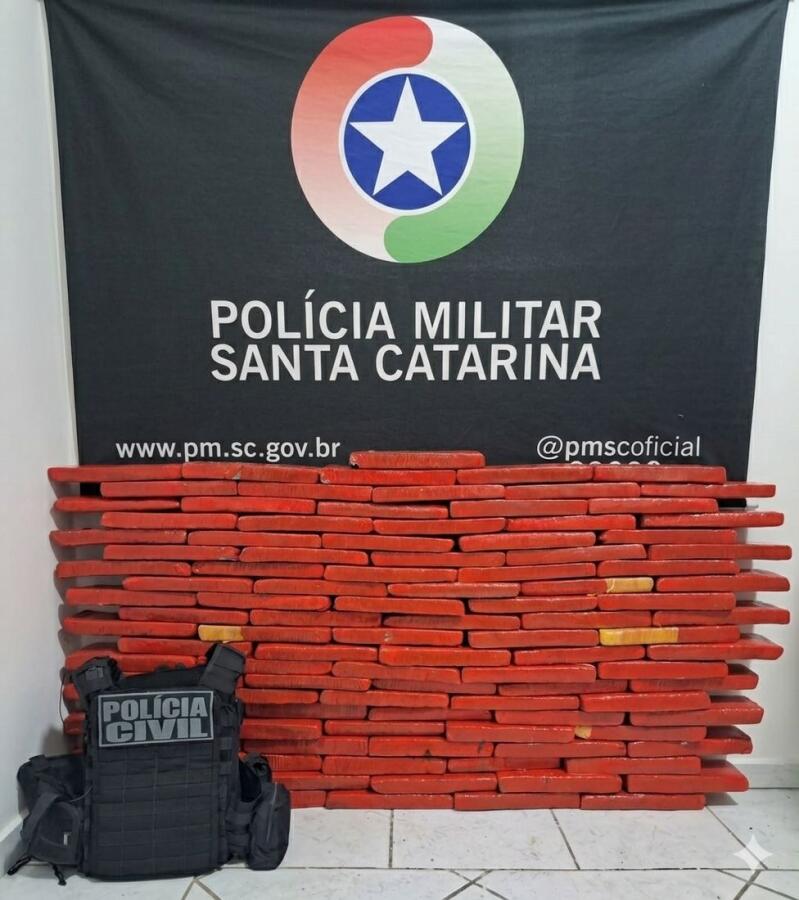 Operação conjunta apreende 110 kg de maconha e prende três homens no Oeste