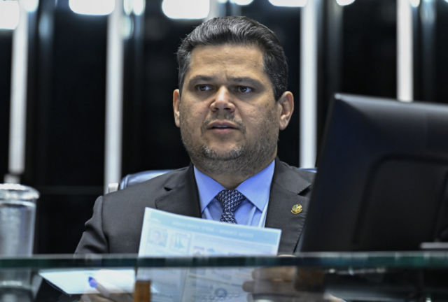 Alcolumbre diz que Senado votará fim da escala 6×1 após eleições