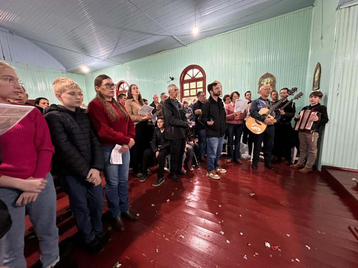 Romaria de Nossa Senhora Aparecida reúne fiéis em Marmeleiro