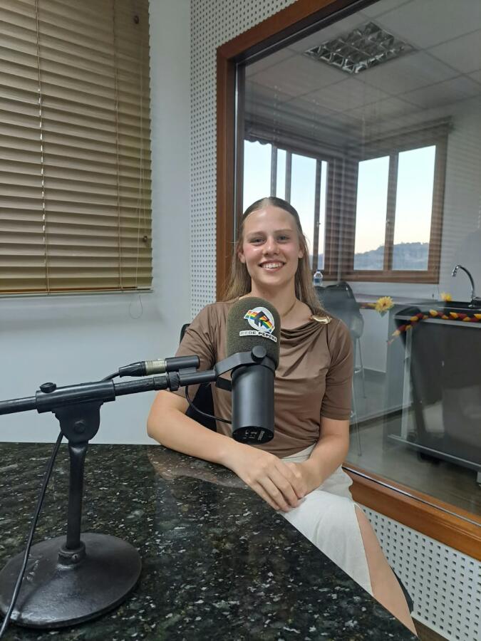 Adolescente de Itapiranga que escreveu capítulo de livro lançado na Bienal relata experiência