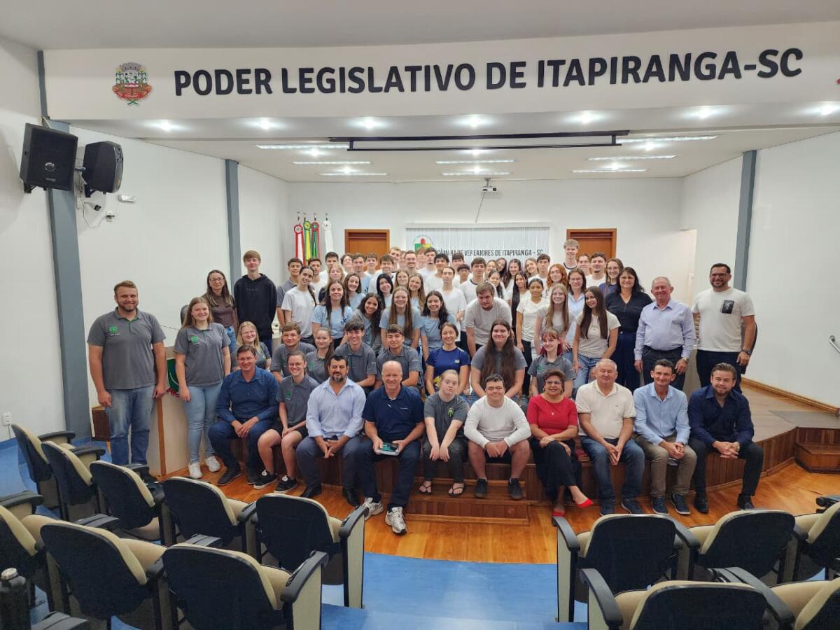 Câmara de Itapiranga promove mais uma edição do programa Legislativo na Escola
