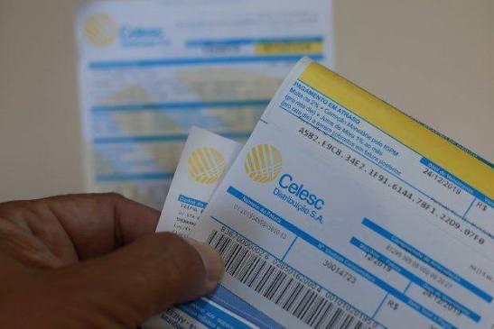 Pesquisa aponta que conta de luz no Brasil é mais cara que em outros 77 países