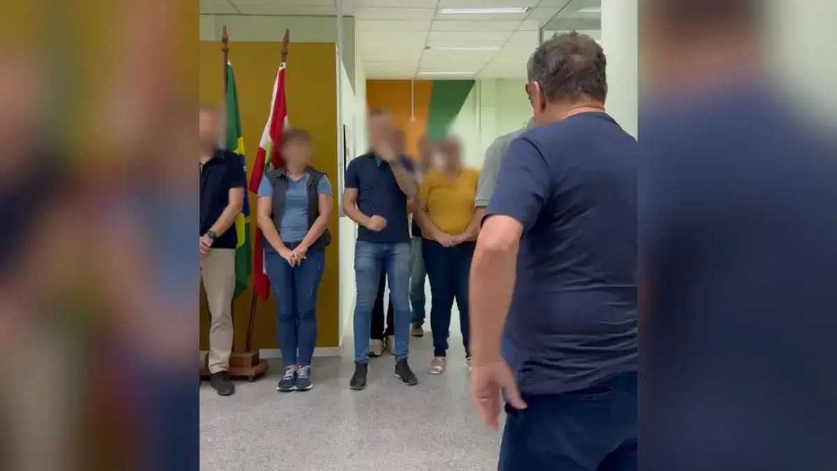 Erro em cálculo de gastos leva cidade de SC a demitir cerca de 30 servidores públicos