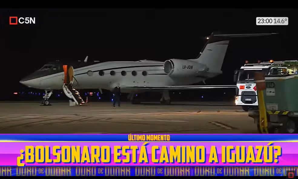 Com apoio de Trump, Flávio Bolsonaro segue para os Estados Unidos com a família