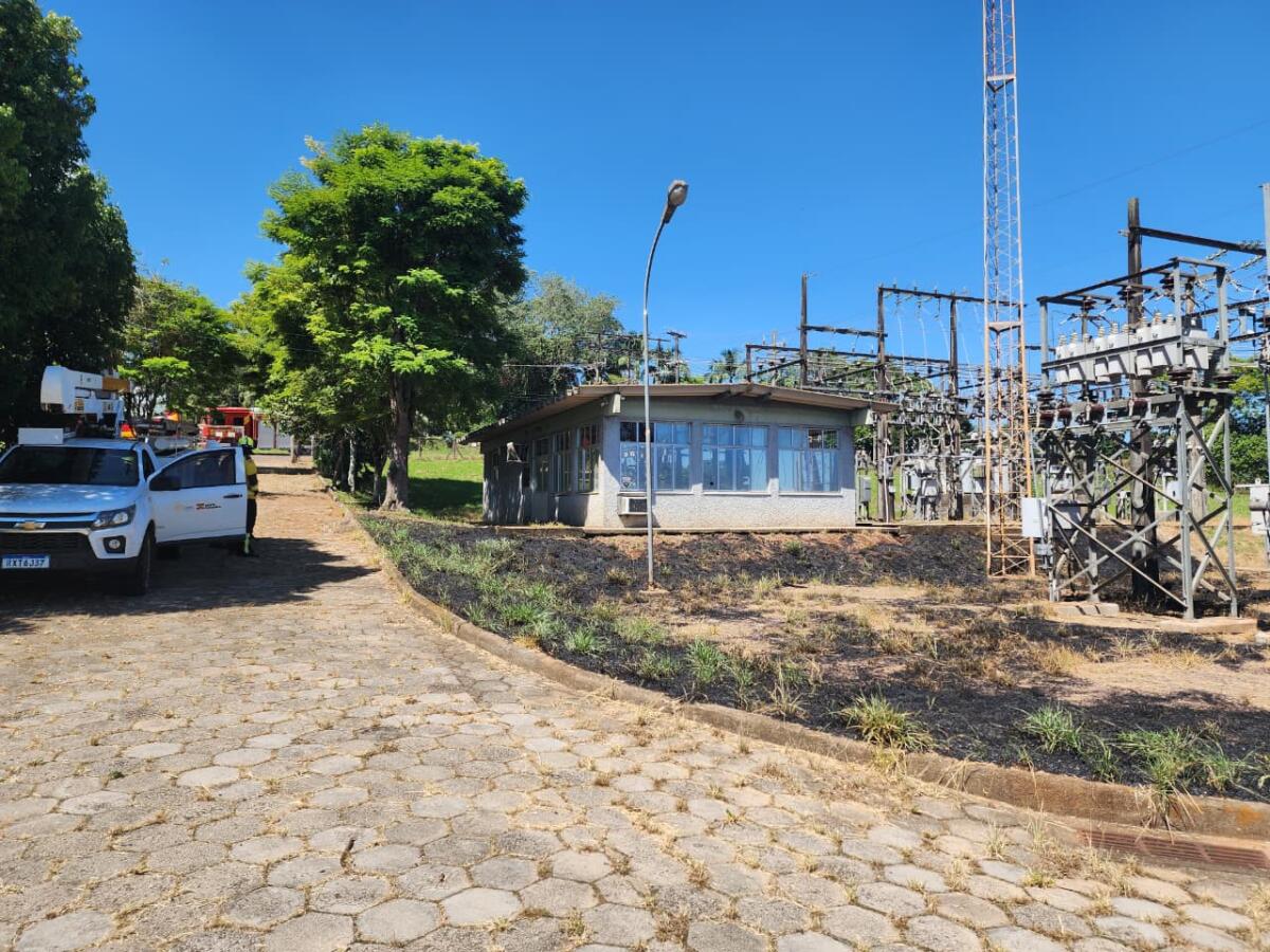 Fogo em vegetação deixa 10 mil unidades sem luz em Itapiranga