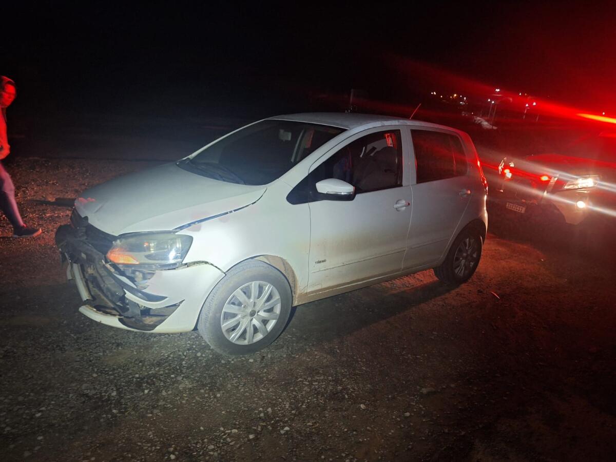 Condutor perde controle de veículo e sai da pista na SC-305