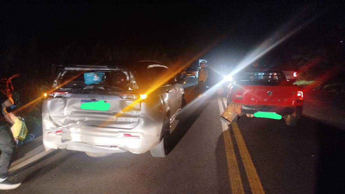Engavetamento envolvendo caminhão e três carros deixa mulher ferida na BR-282, em Xaxim